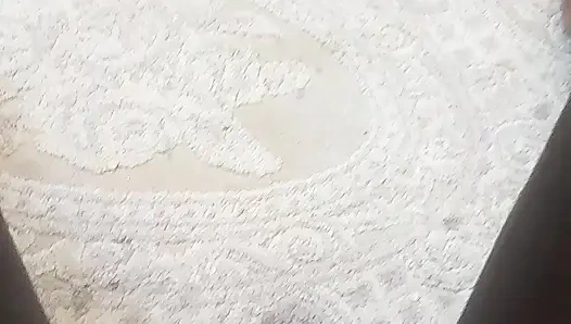 Немецкая толстая волосатая мокрая киска с большим клитором крупным планом