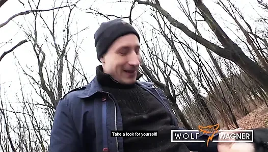 Stella трахают раком в парке и глотает горячую сперму!