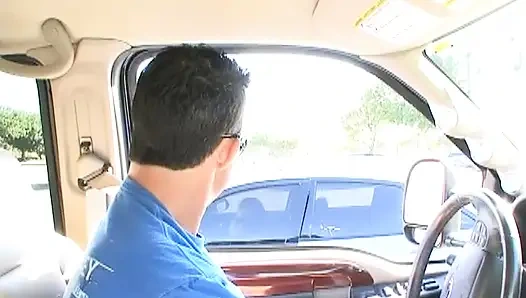 Pelacur pirang yang menakjubkan menghadapi kontol keras batu