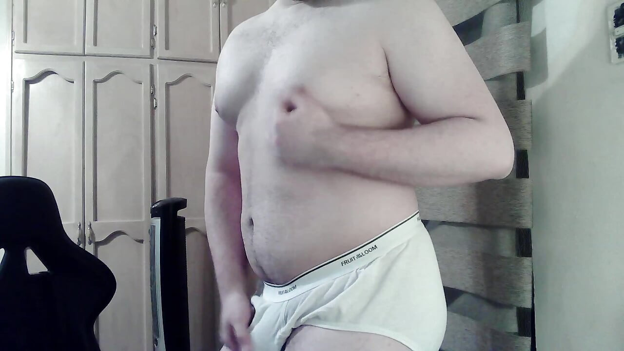 Beefy virgin camboy dances and flexes