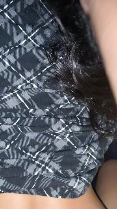 कपड़े पहनी लड़कियां वास्तव में बहुत मोहक होती हैं