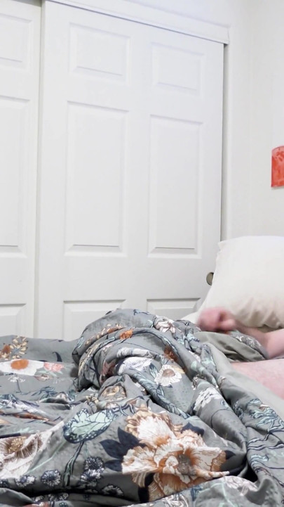 Atrapada madrastra masturbándose se lo folla por él | Clip 1