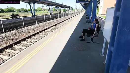 Aku bertemu dengannya di kereta