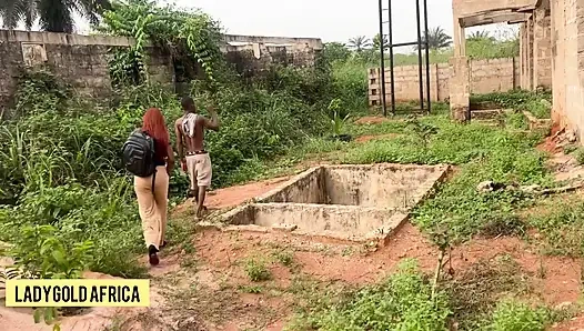 The Beautiful Lost Princess in a New Area but Find Both Help