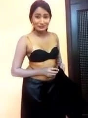 Svart satin paavaadai