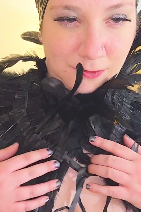 Η Maleficent Δείχνει Την Υποτακτική Της Πλευρά Με Μια BDSM Συνεδρία Με Τον Mr Lucky Luck