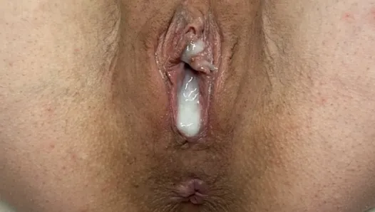 Compilation de creampies dégoulinants