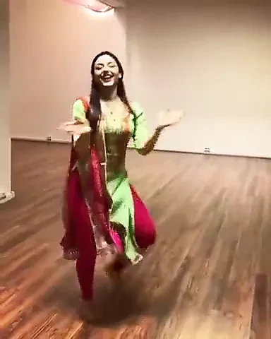 Suit suit Karda, Punjabi Song