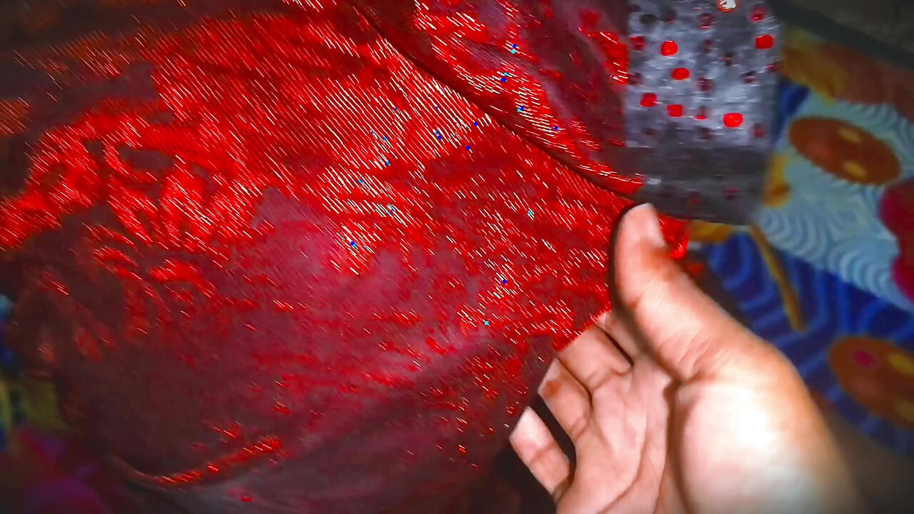 Depois de chupar o pau da esposa, ele fodeu ela de quatro.