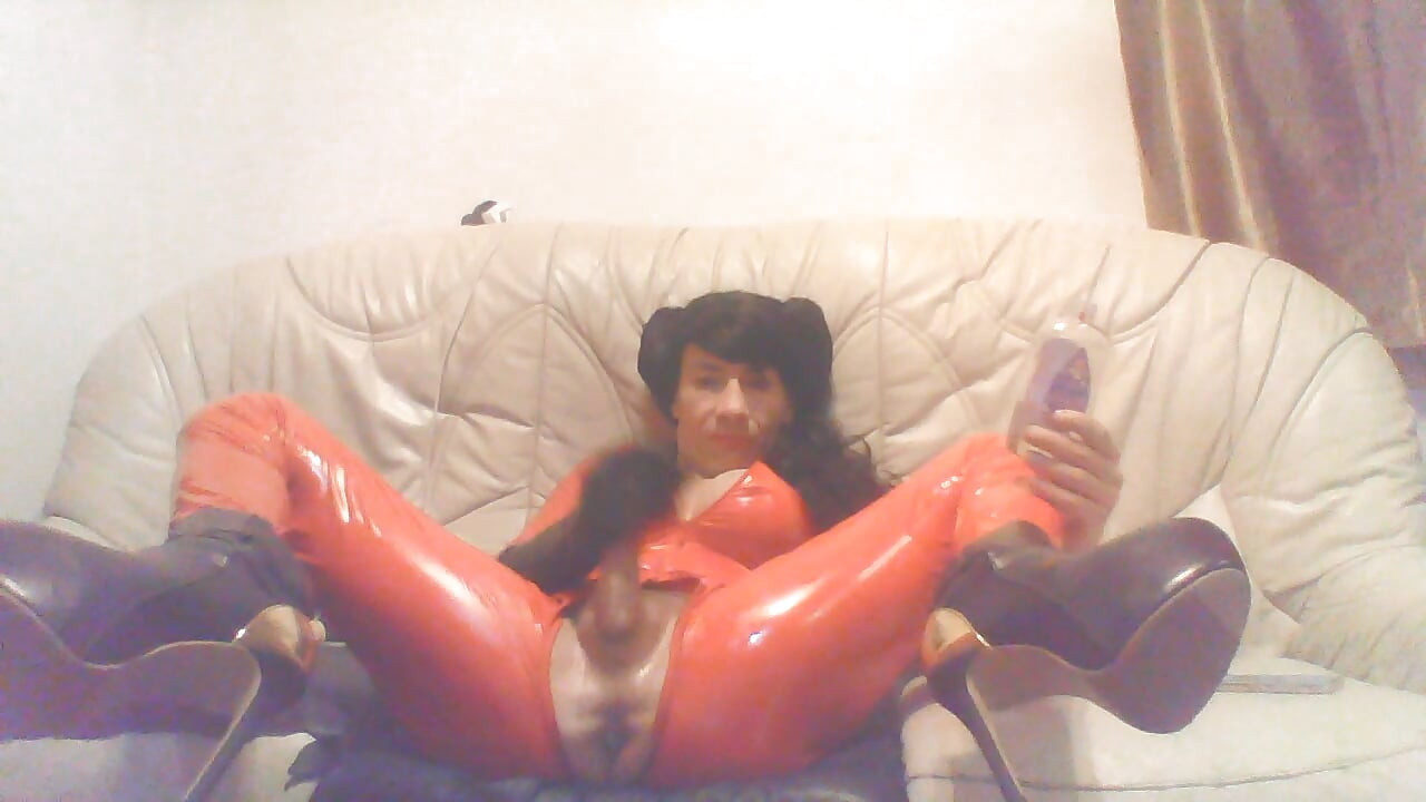 krisi in RED  latex