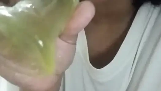 Islak tişörtlü azgın orta yaşlı seksi kadın