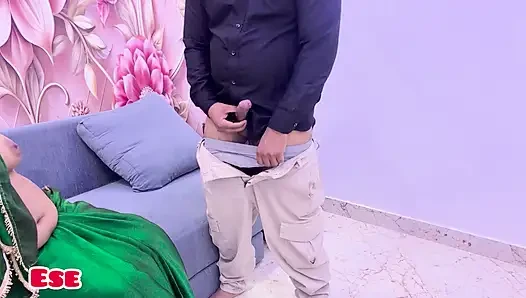 Sopir sepeda wanita dientot sama pelanggannya......