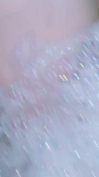 Moment de masturbare de la "Fată cu țâțe mici îi place să se atingă în cadă"