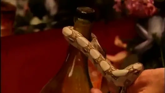 Подтянутую милфу с большими сиськами жестко трахает ее муж с большим членом