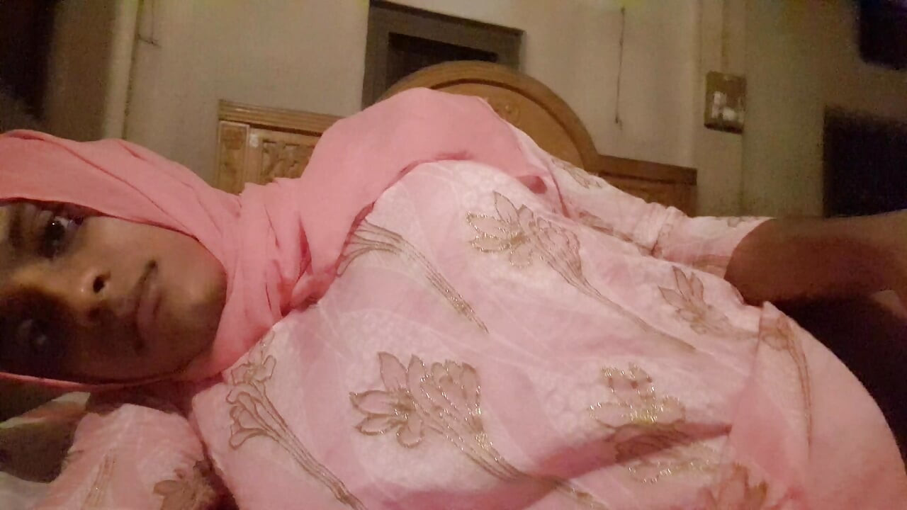 Desi hijabi sissy anal fingering