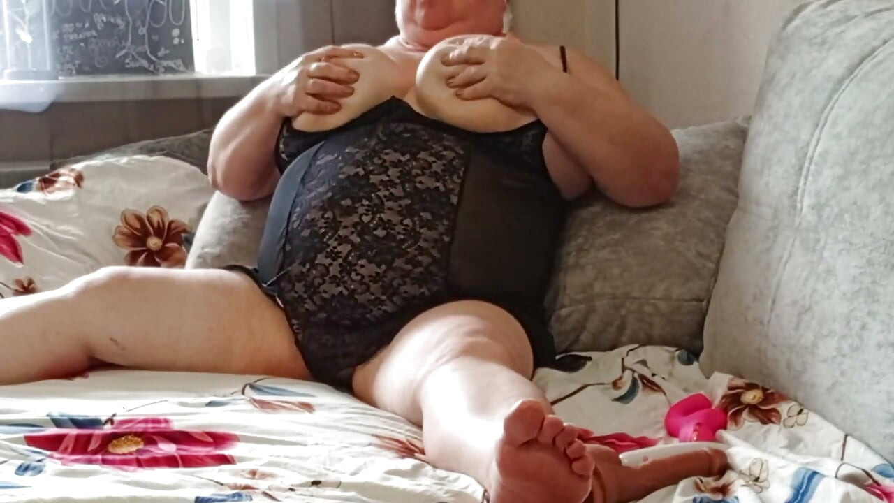 A Neighbor with a Big Ass, a Hairy Cunt and Huge Tits Staged a Sex Show