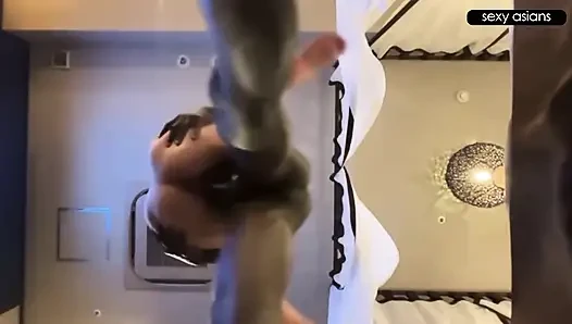 Sıkı vücudu ilk büyük siyah yarağı kaldıramadı, vahşi bir dölleme yolculuğuyla bitiyor