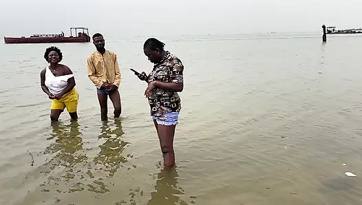 Kami di luar Itxqueen Silver Anla dan Afrika