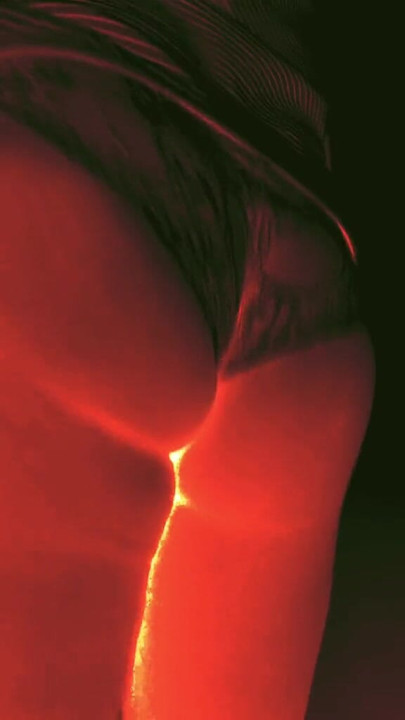 I dance for you daddy, tell me yes