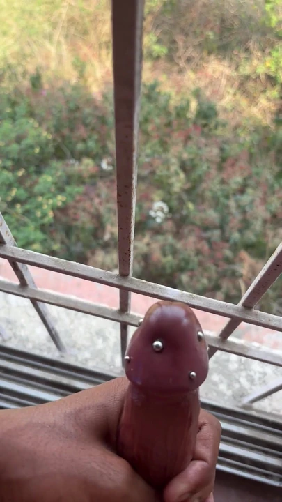 Ikonični trenutak iz "Desi pirsings sa dok se zabavljam sa kidki pesnicom"