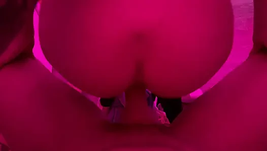 Paar, das hart in der Öffentlichkeit fickt, solarium-sonnenkabine - riskanter sex in der Öffentlichkeit mit leuten herum, volles VIDEO