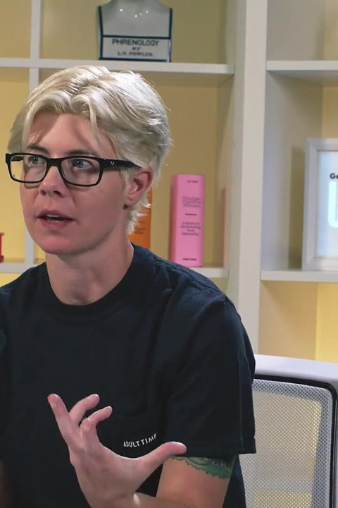 Khloe Kingsley: Χύσιμο στην κάμερα & κόκκινες σημαίες