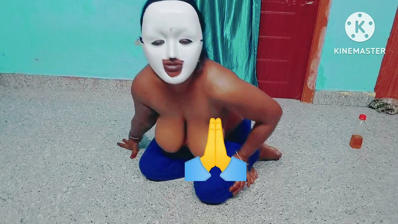 Fată sexy cu țâțe uriașe care oferă servicii de masaj de pulă cu labă în centrul de masaj - țâțe uriașe care suge cu gemete puternice