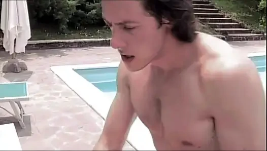 Kuartet di kolam renang