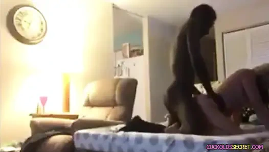 Cuckolds Secrets - banci menonton istri di threesome