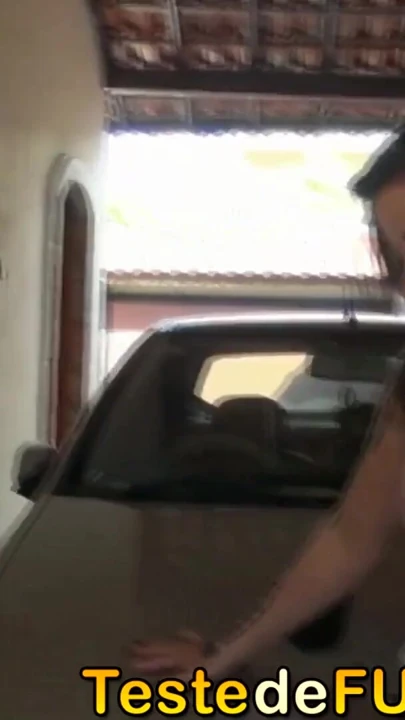 Putaria na garagem com a gostosa Gabriela | Clip 1