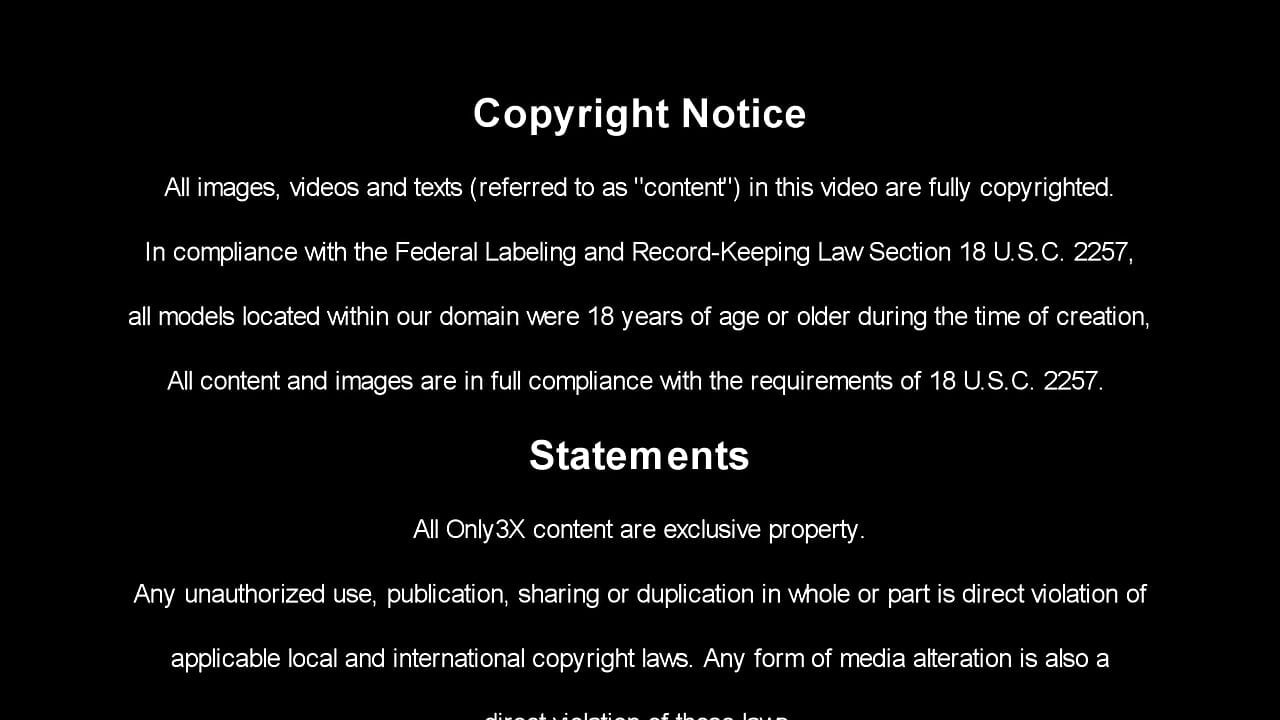 Seksi Haley Reed gold mainar hai aur vah chehre par primiyam edit keval gold khudaee karne vali ki hakdar hai