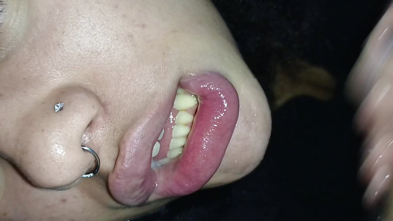 CREAMPIE IN THE MOUTH THIRSTY FOR CUM, SPURTING MILK FOR A BITCH