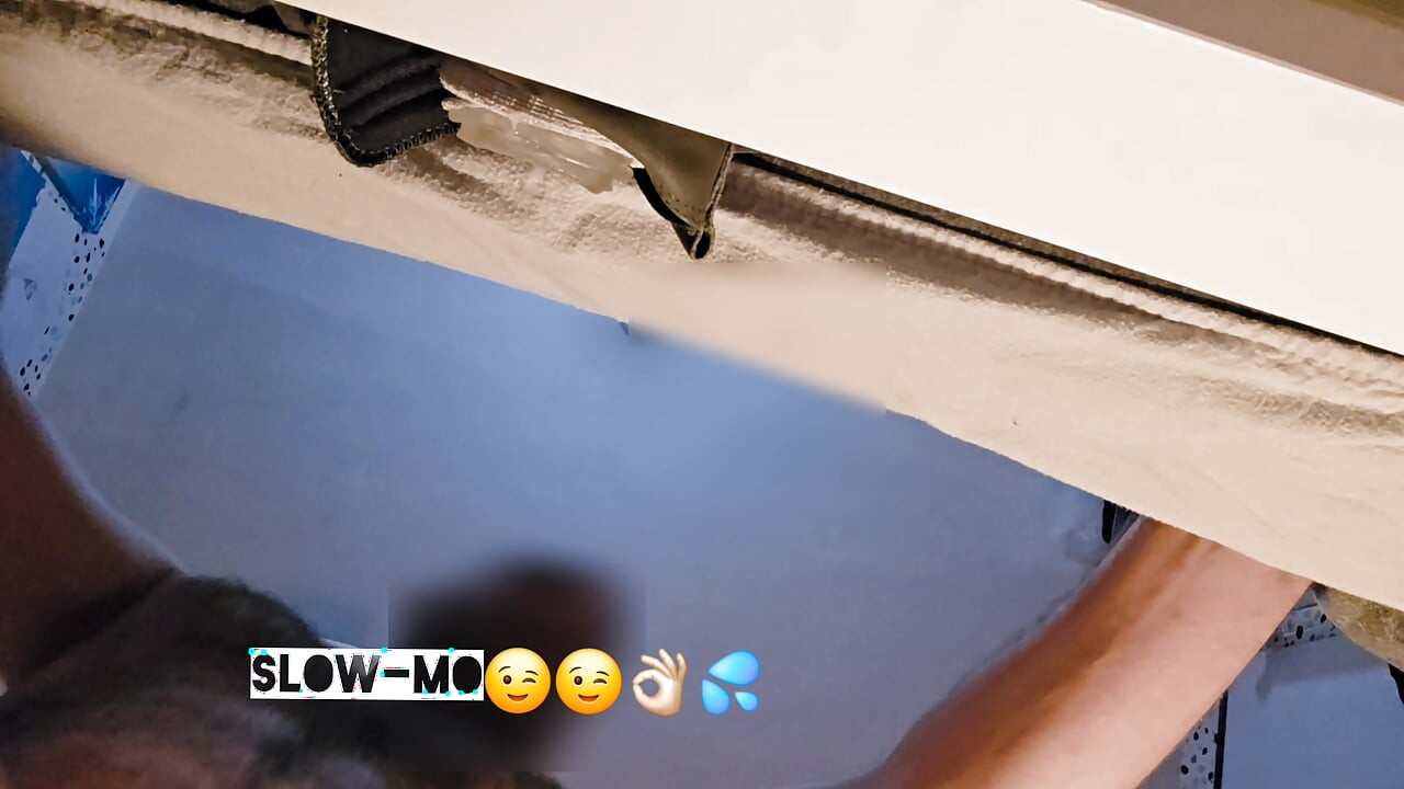 Ejaculare uimitoare cu un manșon de masturbare