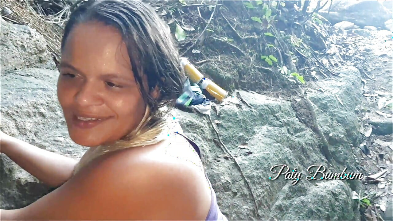 Alex Lima와 Bruxo Fire가 팀을 이루어 Paty Butt에게 롤을 제공했습니다