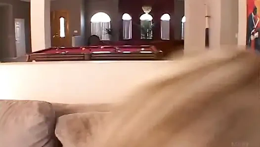 Pantat sempit pelacur rambut pirang ini dientot habis-habisan sama kontol raksasa sampai dicrot di mulut