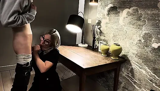 Giuliana gets savagely taken on the desk of a mansion