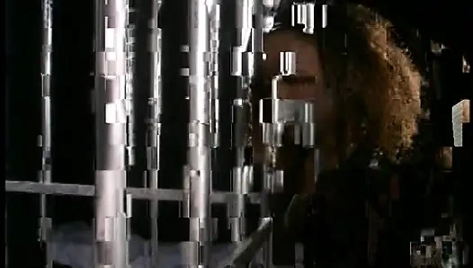 Gadis remaja semok kulit hitam lagi asik seks threesome sama besar pria kulit putih