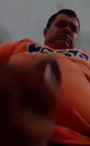 Caminhoneiro batendo punheta