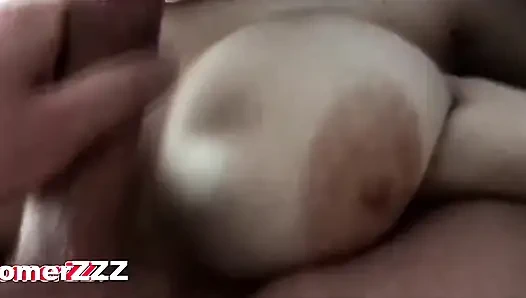 Sexy teen mit großen natürlichen titten fickt meinen schwanz