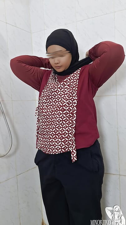 Hijabi Shy Muslim Teacher Forced to Shower After Cheat With Her Horny Student - Minokiiko