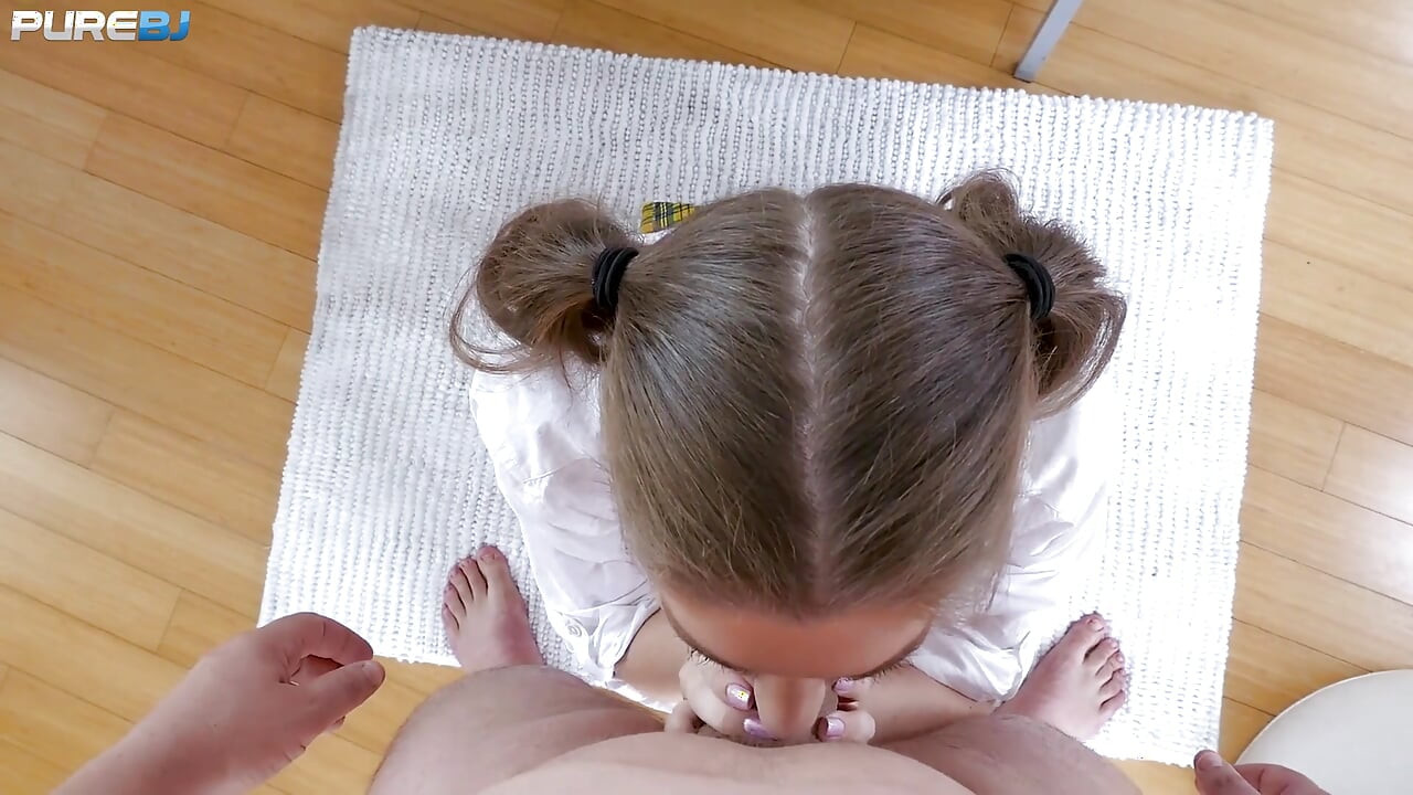 Alex Chance in zöpfen mit massiven titten bettelt um sperma