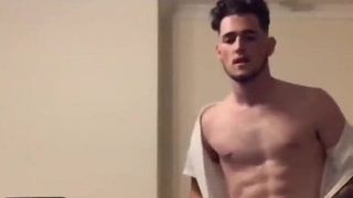 Chico tiktok muestra su polla