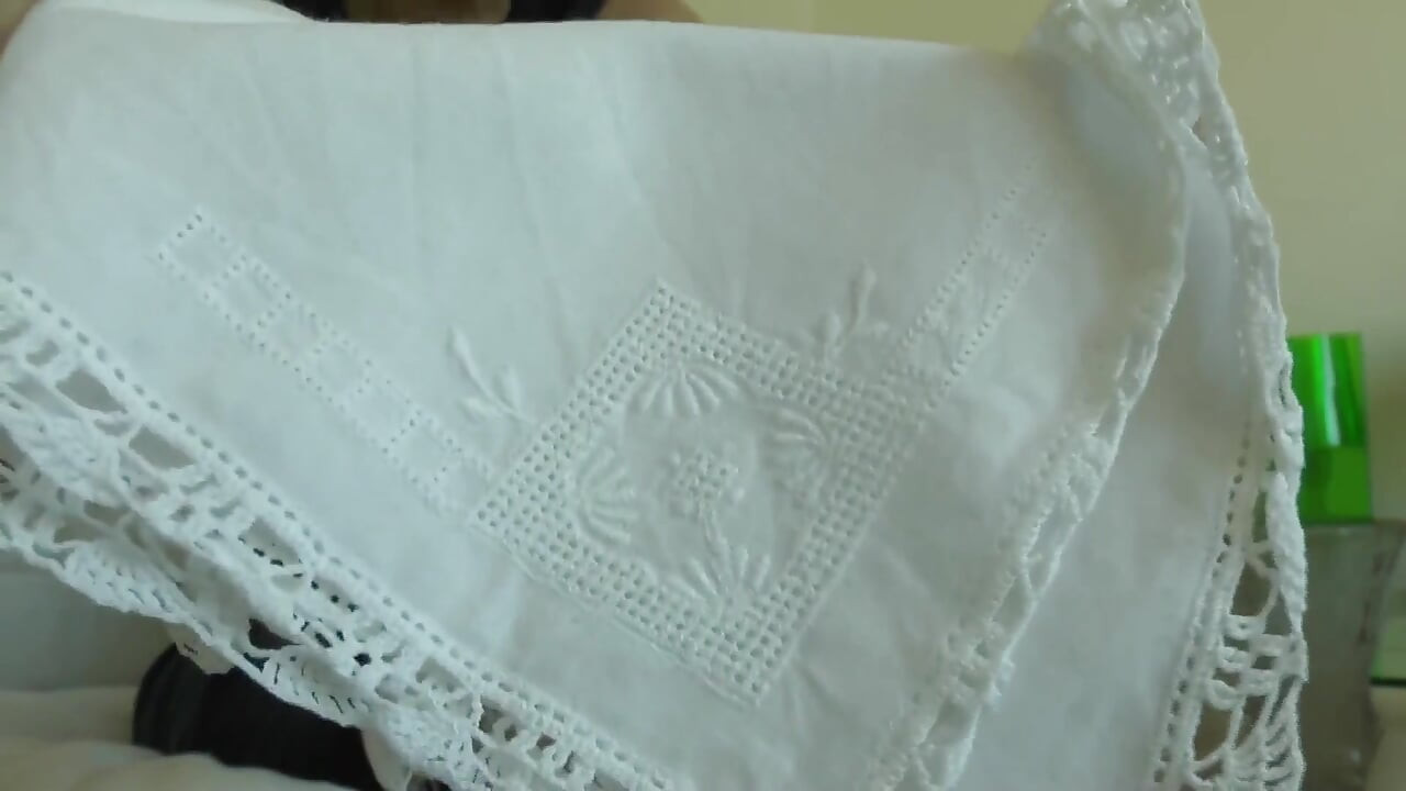 Seu Dia de Cheirar Lenços Velhos - Parte 3, Lady Victoria Valente