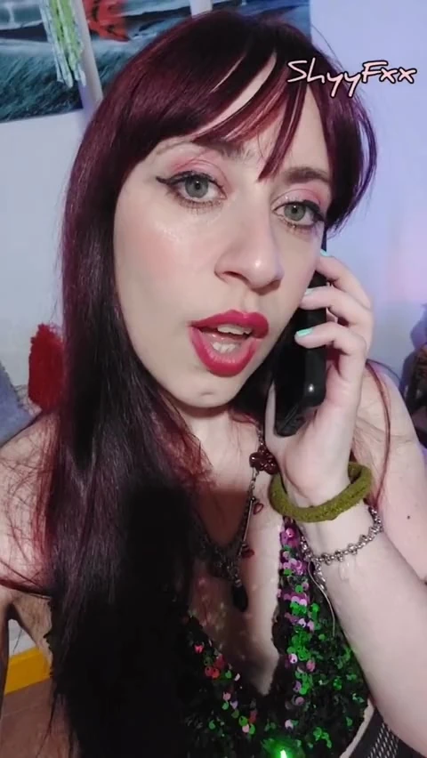 Shyyfxx Hot Influencer Stripteases Sin Bedste Ven Med En Lykkelig Slutning