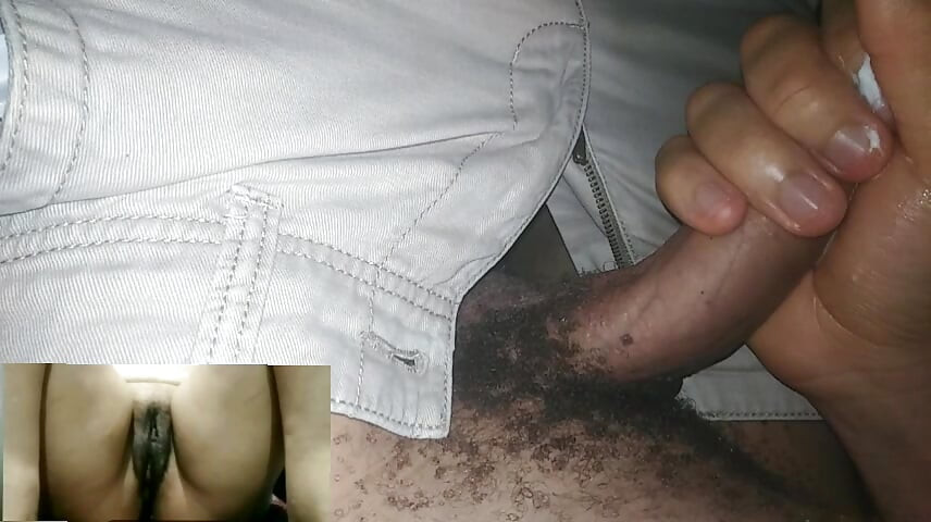 Masturbando em uma vídeo chamada