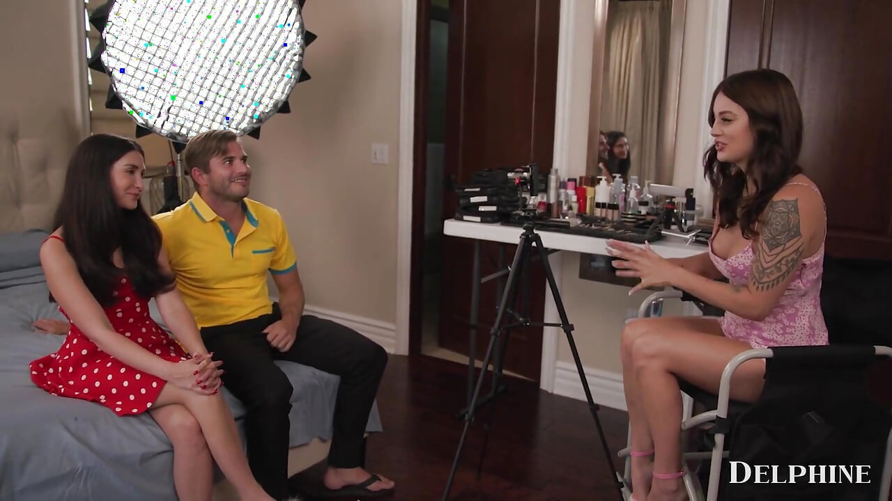 Behind the Scenes the Social Media Manager Arrives (ep2)