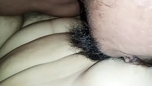 Fışkırtana kadar amcığını yalıyor