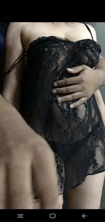 Jyoti bhabi gioca con le tette
