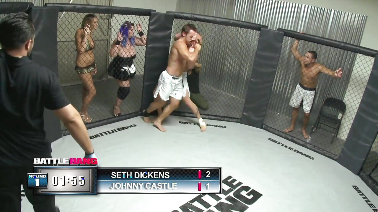 Niesamowita smaczna cipka laski czeka szeroko na gigantyczny kutas