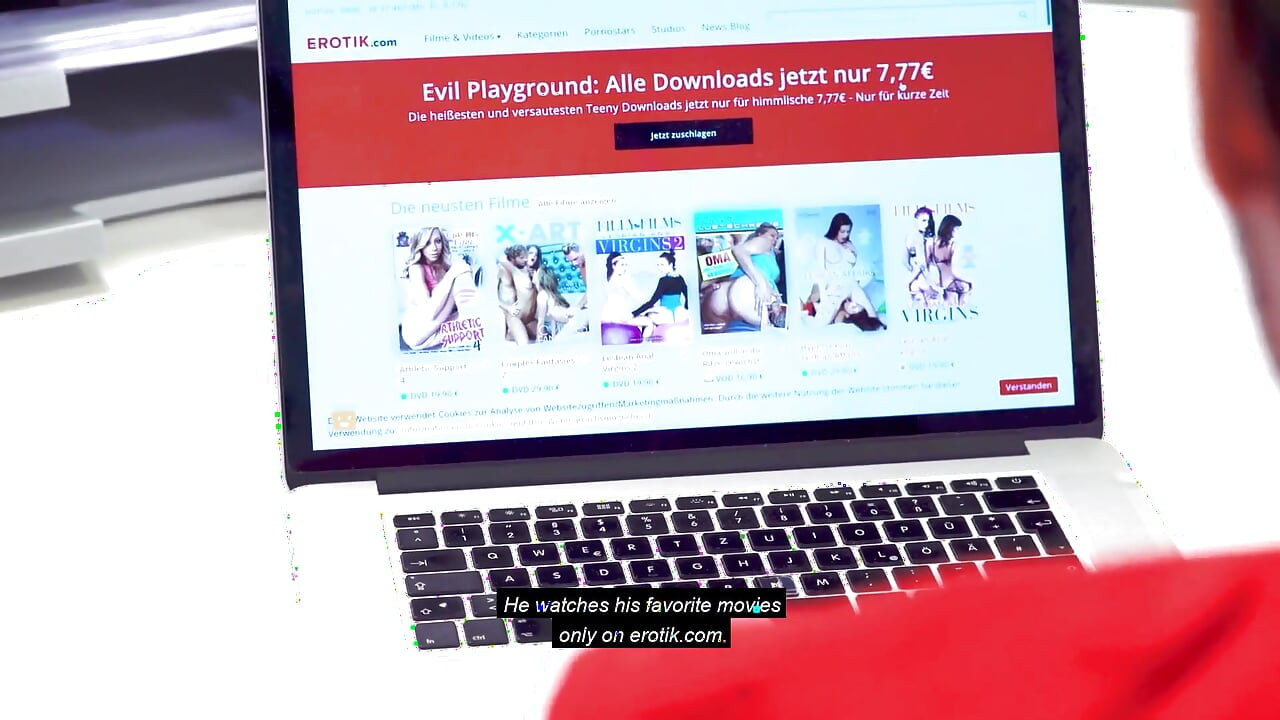Roztomilá teenagerka Selvaggia nabízí svou malou kundičku k dobrému šukání